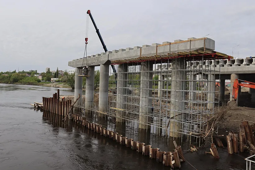В&nbsp;Брянске строители Славянского моста приступили к&nbsp;работам в&nbsp;устье реки