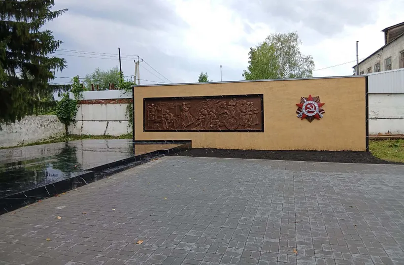 В&nbsp;поселке Лунино Пензенской области улучшили территорию возле памятника