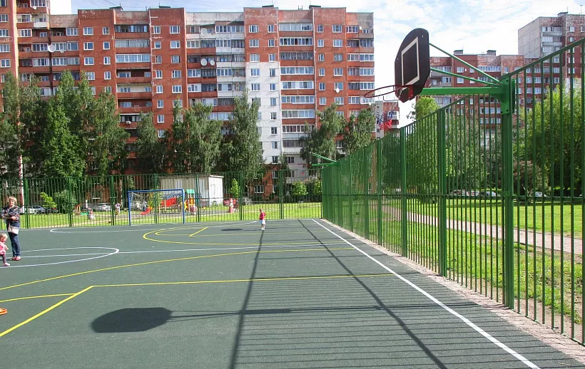 В&nbsp;Петербурге отремонтировали спортплощадку