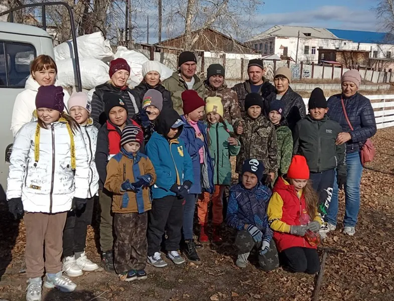 Школьники провели уборку в&nbsp;парке села Хоринск в&nbsp;Бурятии