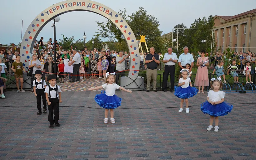 В&nbsp;селе Арзгир на&nbsp;Ставрополье открылась &laquo;Аллея детства&raquo;