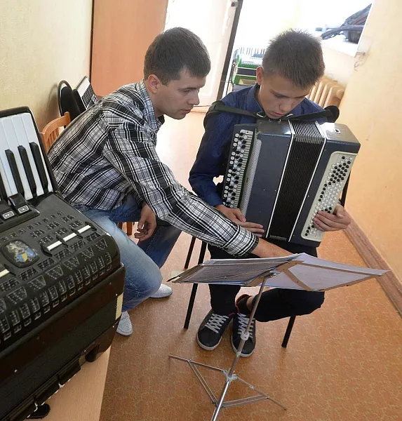 Детская школа искусств города Валуйки получила музыкальные инструменты