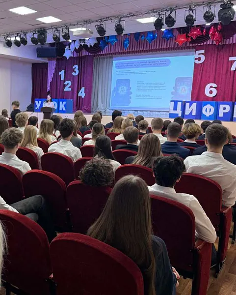 Учащимся новосибирской школы рассказали про рекомендательные алгоритмы