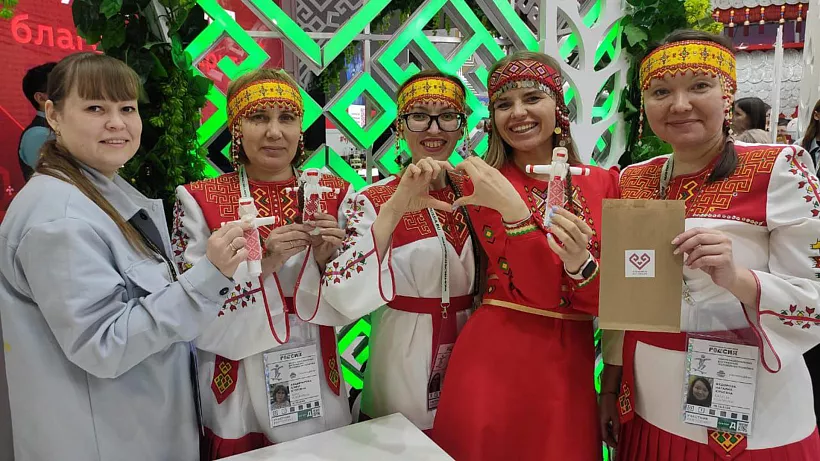 Мастерицы из&nbsp;Чувашии провели мастер-класс на&nbsp;выставке &laquo;Россия&raquo;