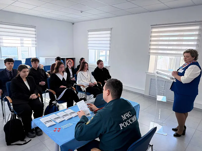 В&nbsp;Абдулине Оренбургской области школьники встретились с&nbsp;сотрудником МЧС