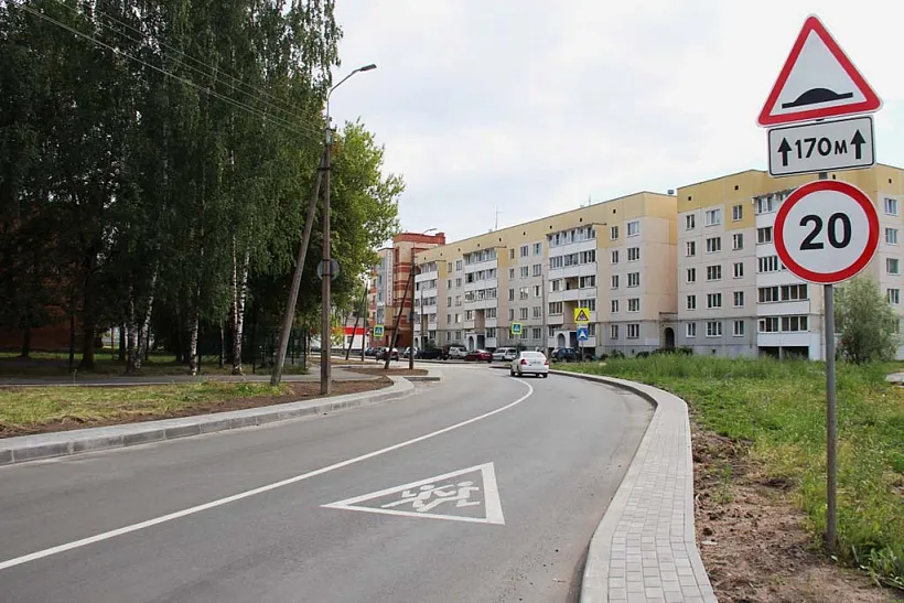 В&nbsp;Пскове завершен ремонт улицы Алтаева, ведущей к&nbsp;школе и&nbsp;детской поликлинике