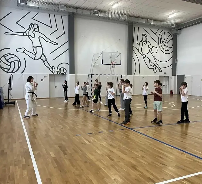 В&nbsp;школе Петербурга урок физкультуры провела чемпионка России по&nbsp;карате