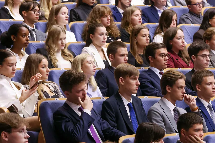 Михаил Мишустин рассказал о&nbsp;мерах поддержки учащейся молодежи