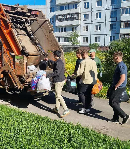 Для&nbsp;школьников в&nbsp;Ленобласти провели акцию по&nbsp;сбору пластиковых отходов