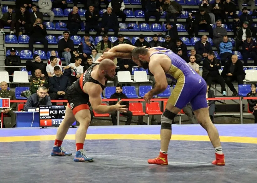 Спортсмен из&nbsp;Смоленска взял серебро на&nbsp;чемпионате СКФО по&nbsp;вольной борьбе