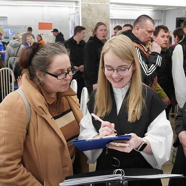 Ярмарку трудоустройства в&nbsp;Кировской области посетили более 2,4&nbsp;тыс. человек