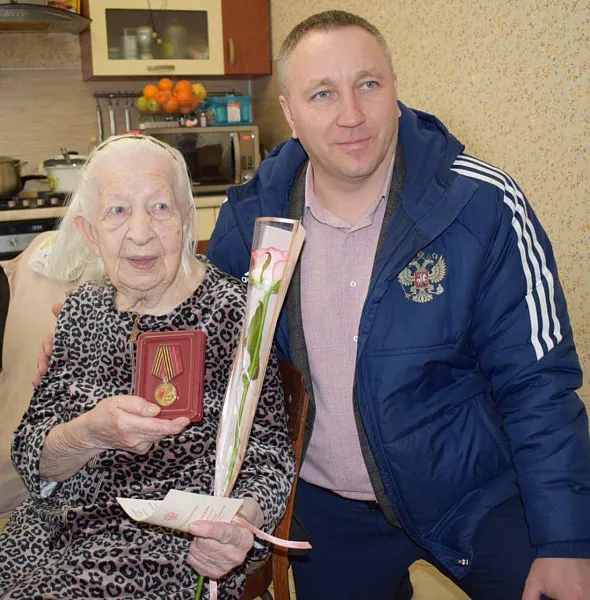 Медали к&nbsp;80-летию Победы вручили в&nbsp;поселке Борисовка Белгородской области