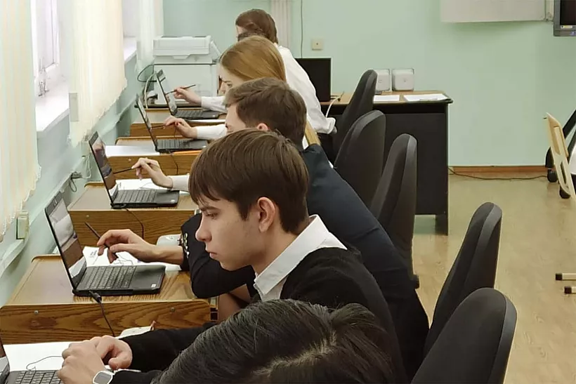 В&nbsp;Омской области оснастят новой компьютерной техникой около 300&nbsp;школ