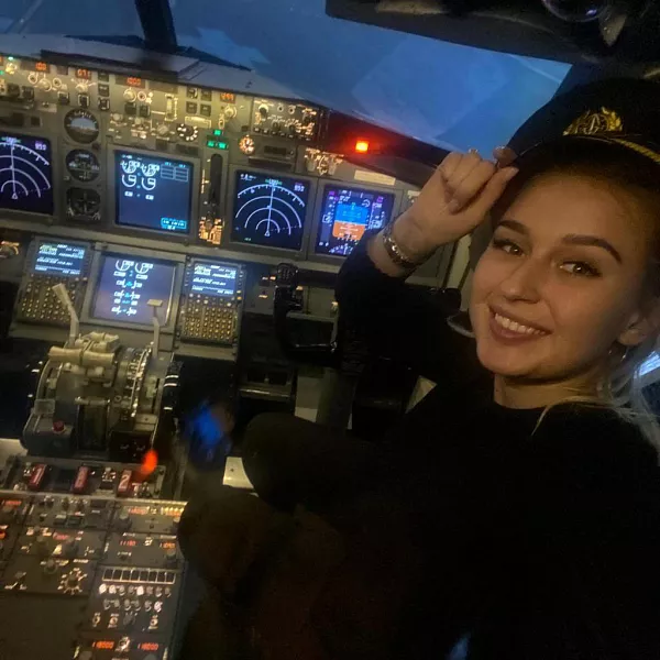 Как&nbsp;пилот Светлана Слегтина делится со&nbsp;школьниками секретами профессиональн