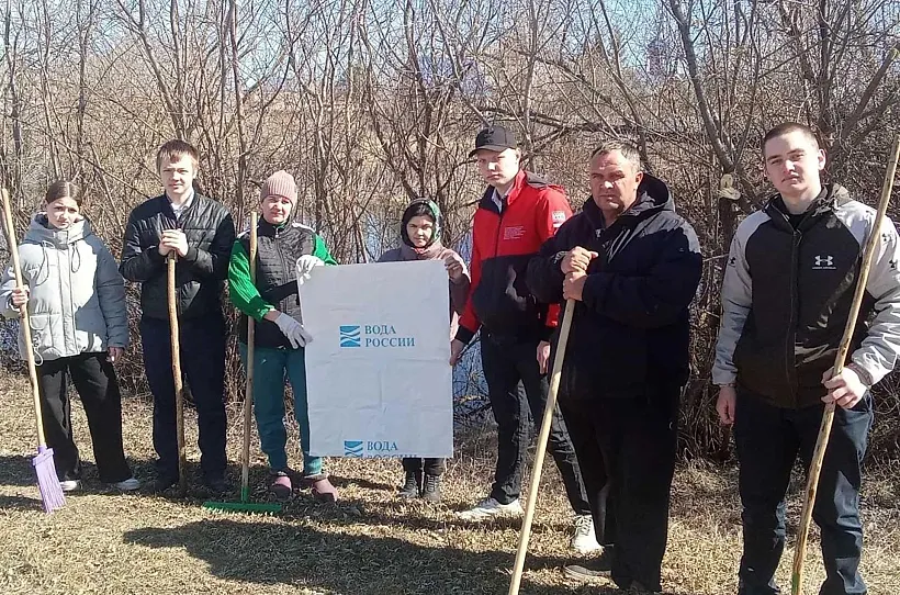 В&nbsp;селе Банниково Тюменской области очистили берег озера Татарка
