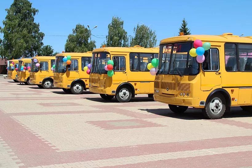 Школы Волоконовского района Белгорода получили шесть новых автобусов