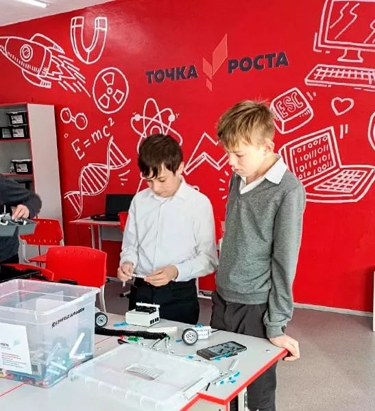 Центры &laquo;Точка роста&raquo; в&nbsp;Челябинской области знакомят детей с&nbsp;робототехникой