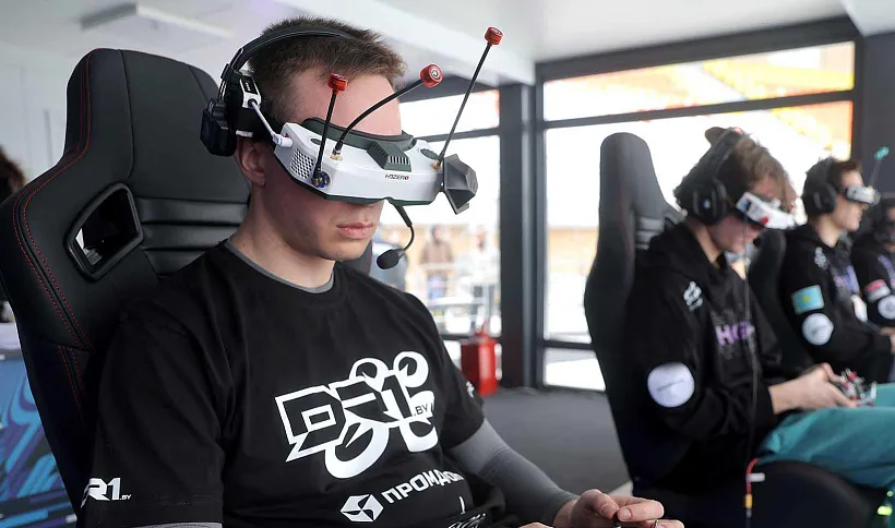 Быстрее, выше, точнее: как&nbsp;принять участие в&nbsp;чемпионате по&nbsp;гонкам дронов