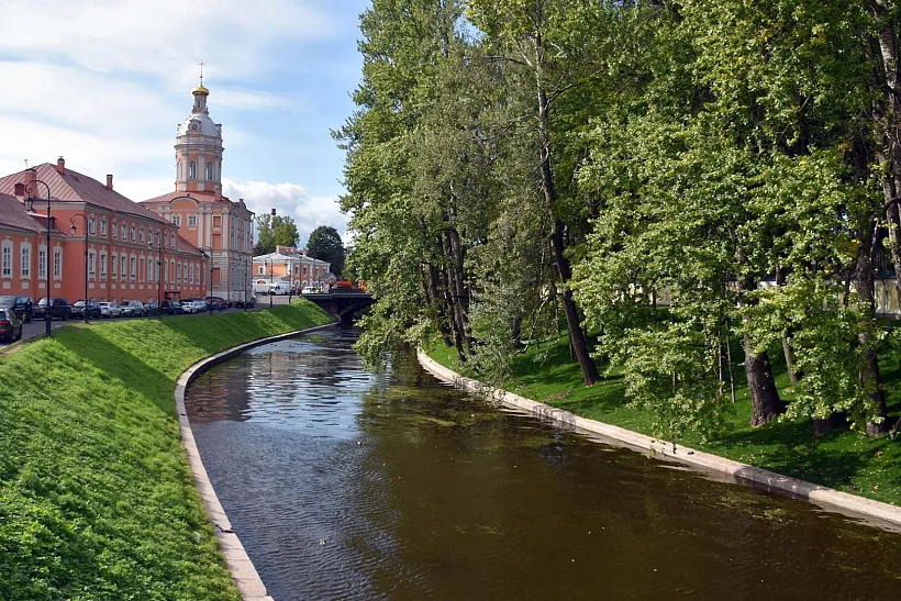 В&nbsp;Петербурге благоустроили набережную реки Монастырки