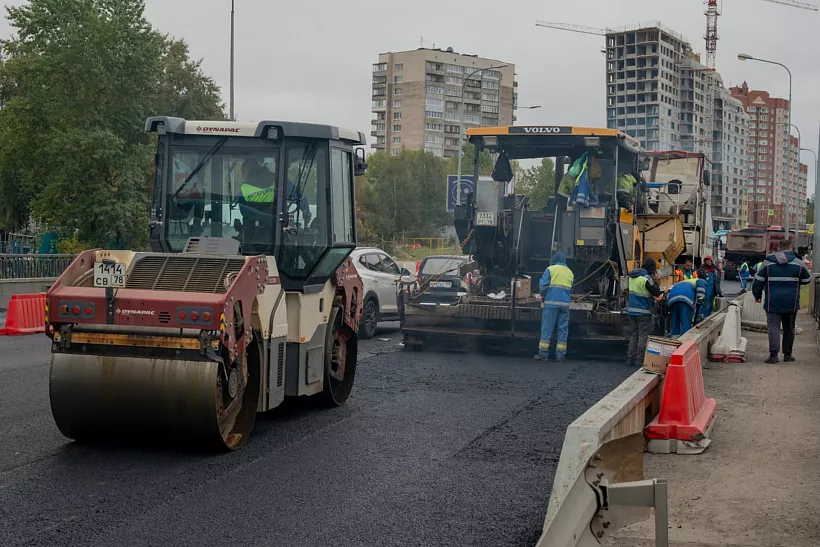 В&nbsp;Петербурге уложили новый асфальт на&nbsp;участке Октябрьской набережной