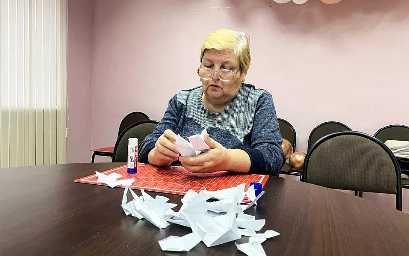 Саратовские пенсионеры смастерили объемного зайца из&nbsp;бумаги