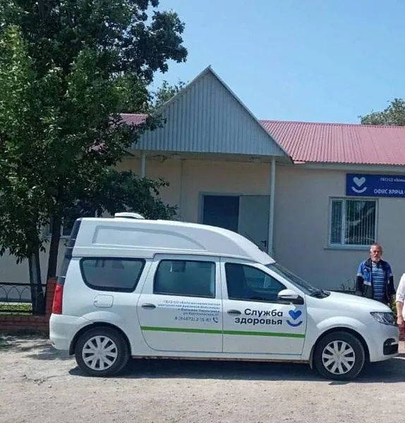 Большечерниговская больница Самарской области получила два автомобиля