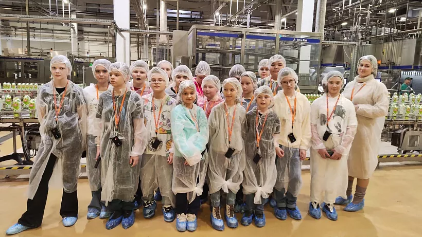Юные краеведы из&nbsp;Фролова побывали на&nbsp;экскурсии в&nbsp;компании &laquo;Сады Придонья&raquo;