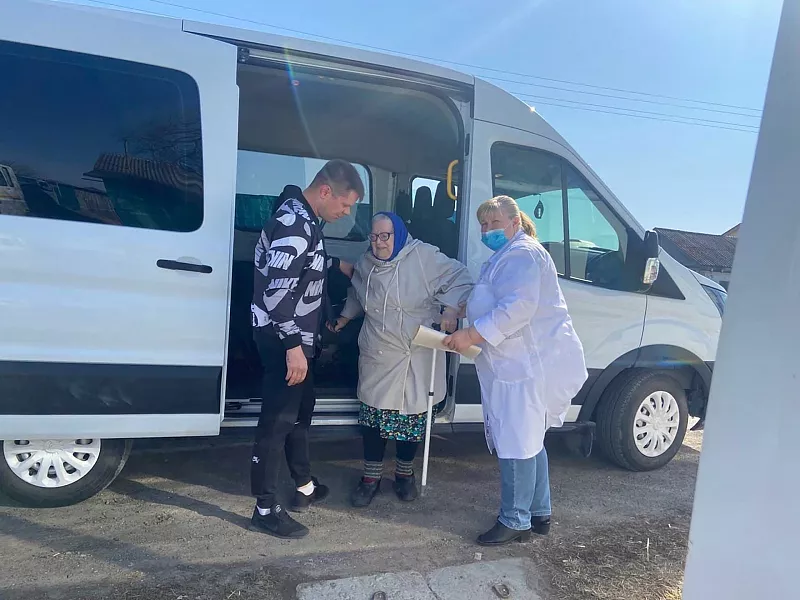 В&nbsp;Тюменской области бригады доставили в&nbsp;больницы пять тысяч пожилых людей