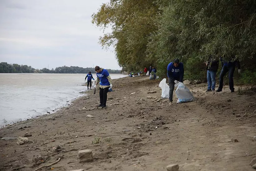 Участники акции &laquo;Вода России&raquo; собрали 15&nbsp;тыс. КамАЗов мусора на&nbsp;берегах рек и&nbsp;озер