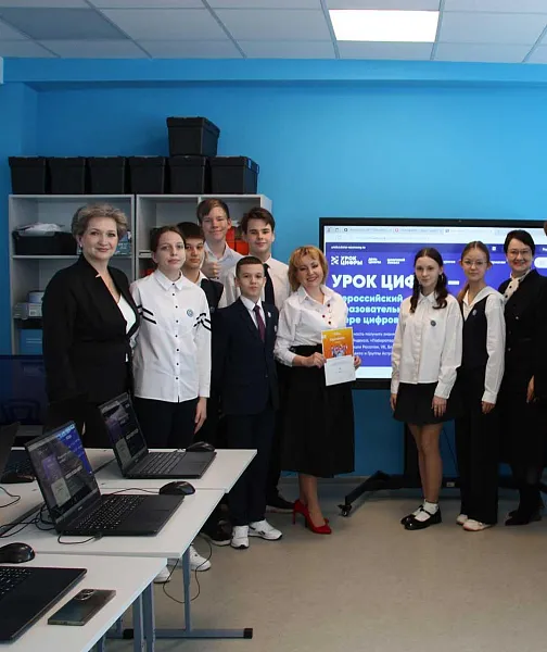 Ученики одной из&nbsp;школ Курска освоили азы программирования на&nbsp;&laquo;Уроке цифры&raquo;
