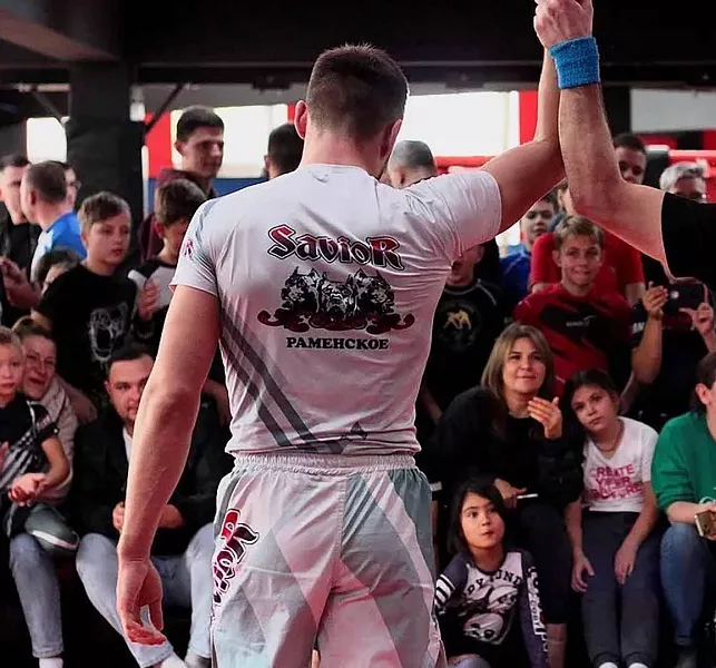 яркий момент соревнований по фиджитал-единоборствам