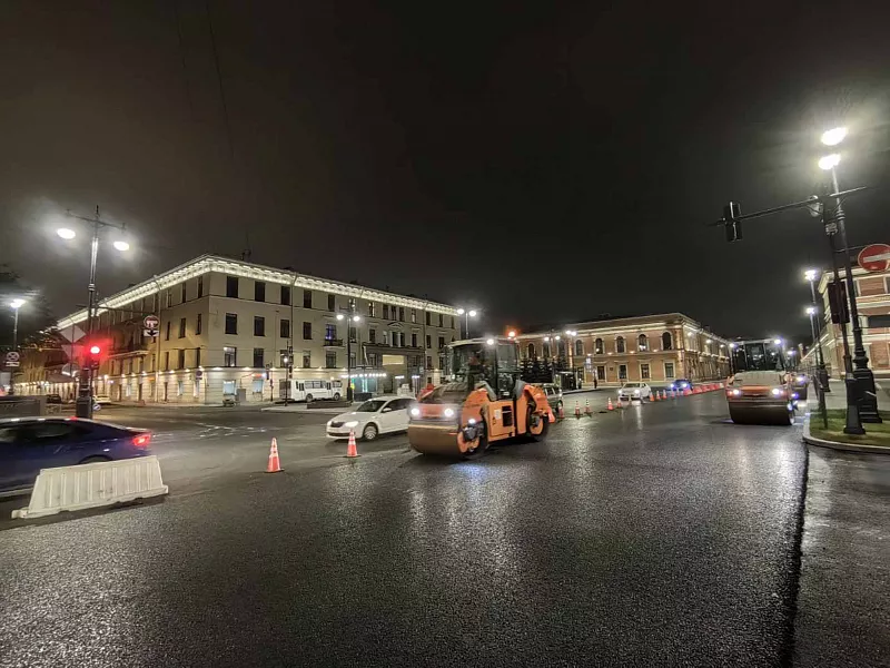 В&nbsp;Санкт-Петербурге приступили к&nbsp;укладке покрытия на&nbsp;площади Труда