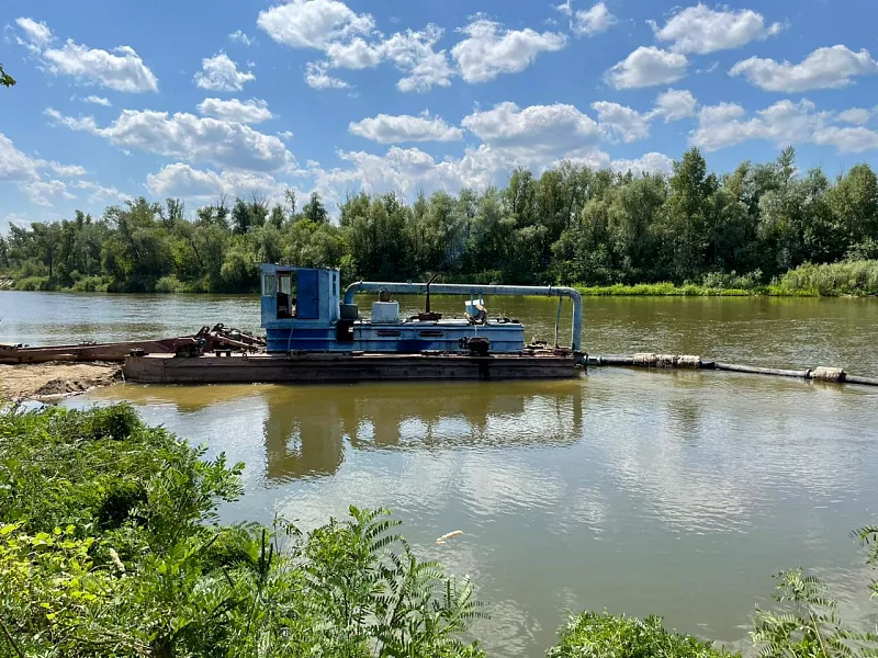 Под&nbsp;Волгоградом из&nbsp;реки Медведицы подняли более 50&nbsp;тысяч кубометров мусора