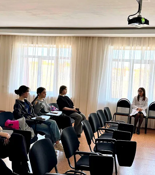 В&nbsp;тюменской поликлинике прошел день профориентации для&nbsp;школьников