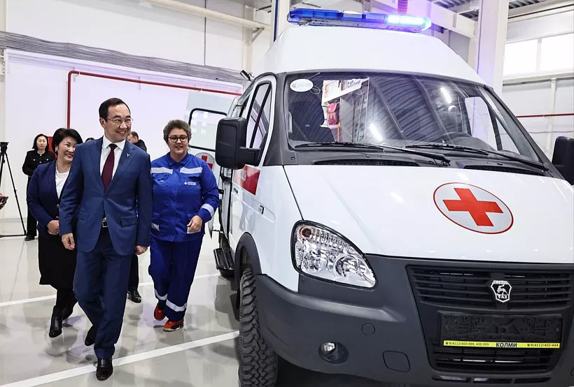 Автопарк больниц Якутии пополнили машины скорой помощи
