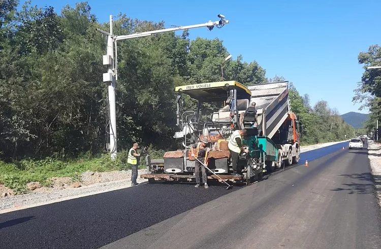 В&nbsp;Приморье продолжается ремонт трассы к&nbsp;популярному пляжу Шамора
