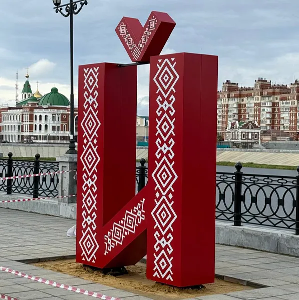 На&nbsp;набережной в&nbsp;Йошкар-Оле установили арт-объект &laquo;Буква Й&raquo;