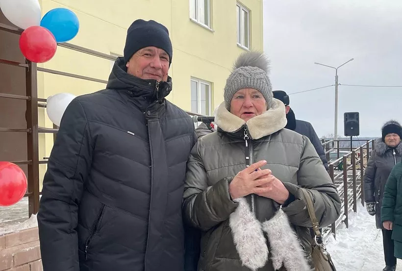 В&nbsp;кировском городе Омутнинске переселенцам вручили ключи от&nbsp;новых квартир