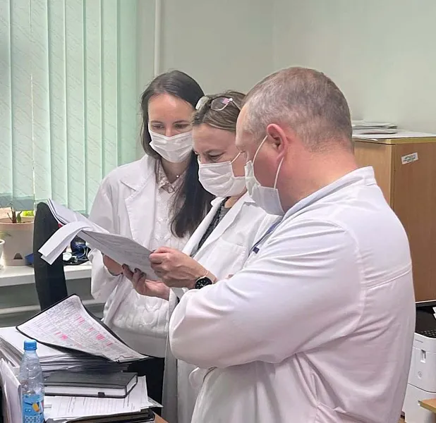 Эксперты из&nbsp;Петербурга посетили медучреждения Саратовской области