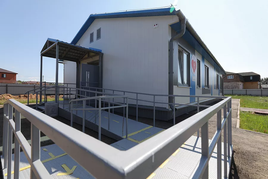 фельдшерско-акушерский пункт в деревне