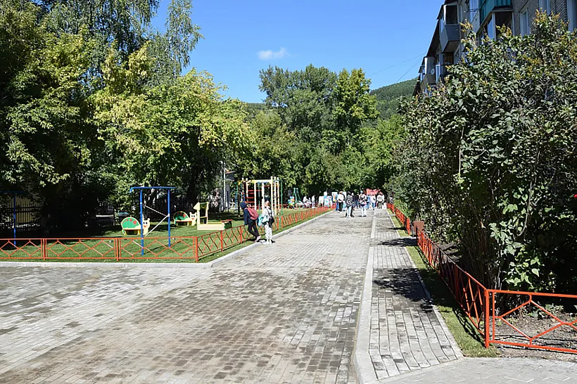 Дворовую территорию обновили в&nbsp;Горно-Алтайске