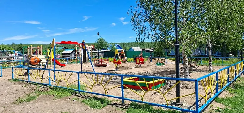 В&nbsp;поселке Мухен Хабаровского края обустроили детскую площадку &laquo;Улыбка&raquo;