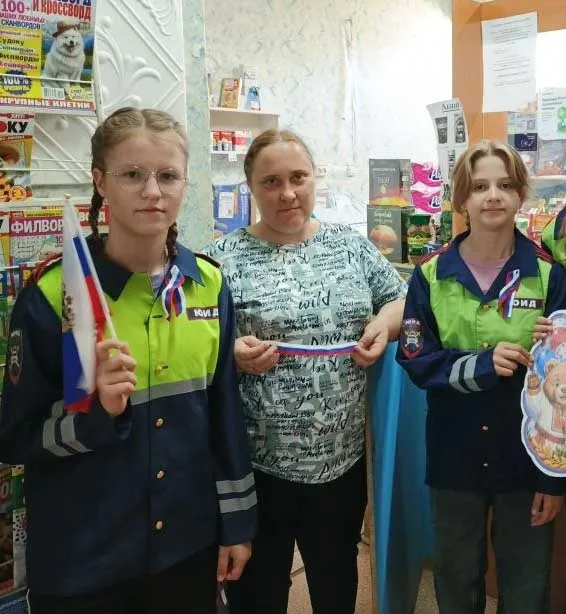 В&nbsp;Бузулукском районе Оренбуржья прошла акция по&nbsp;раздаче лент-триколор  