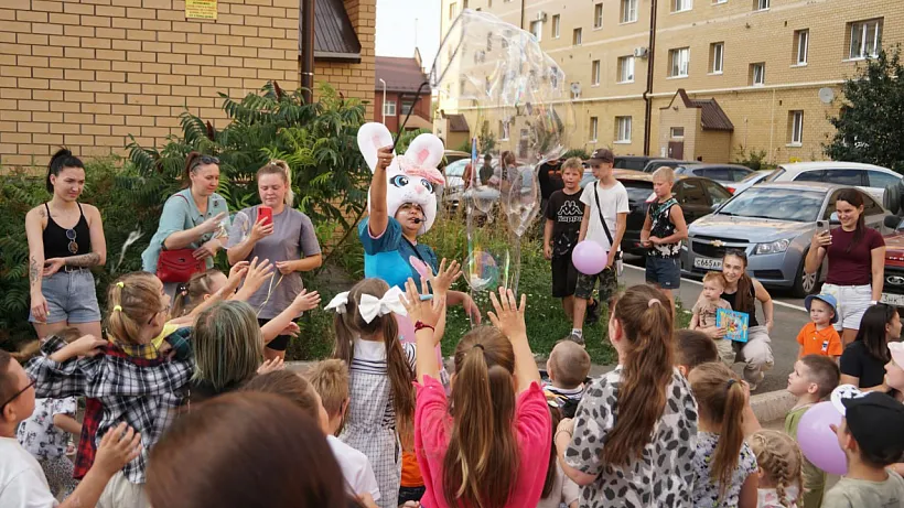 В&nbsp;городе Бузулуке в&nbsp;Оренбуржье провели праздник &laquo;Лето во&nbsp;дворе&raquo;