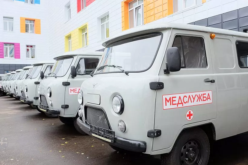 В&nbsp;Кировский район передали еще&nbsp;21&nbsp;автомобиль для&nbsp;медорганизаций