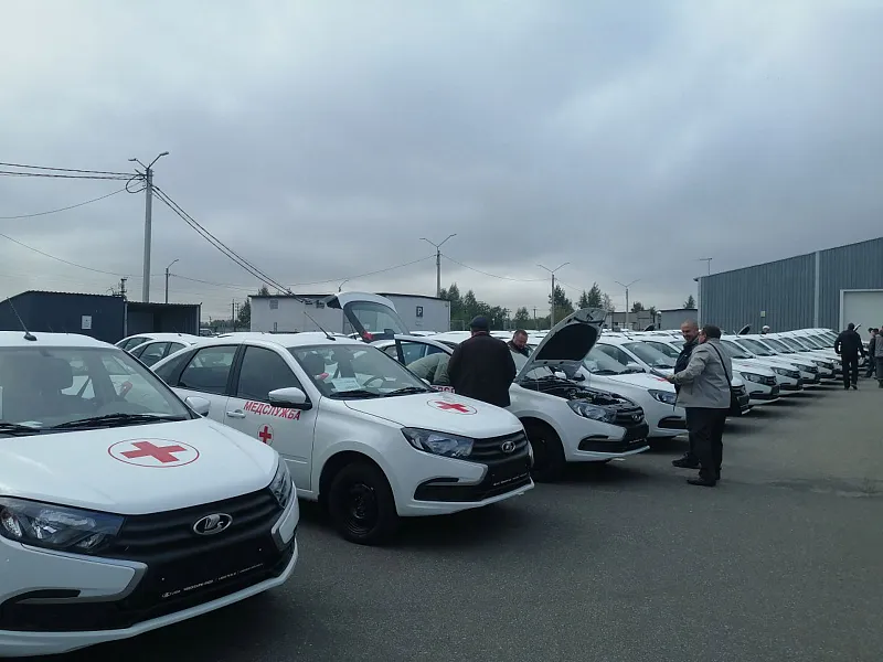 Районные больницы Чувашии получили новые легковые автомобили