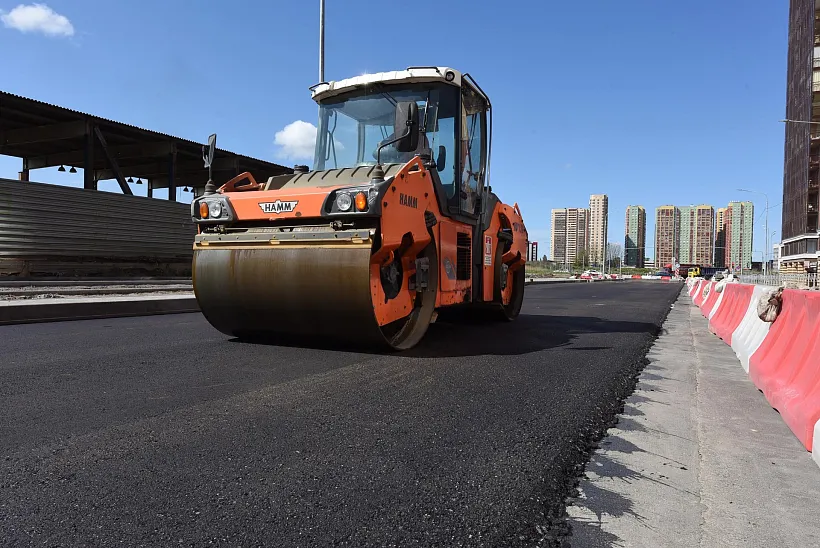 В&nbsp;Петербурге на&nbsp;Дизельном проезде начали укладывать верхний слой асфальта