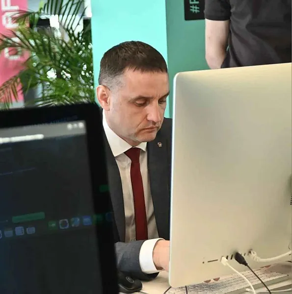 Участники проекта &laquo;Герои НовоСибири&raquo; изучают ИИ-инструменты