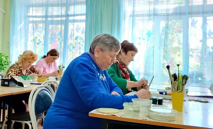 Саратовские пенсионеры освоили метод правополушарного рисования