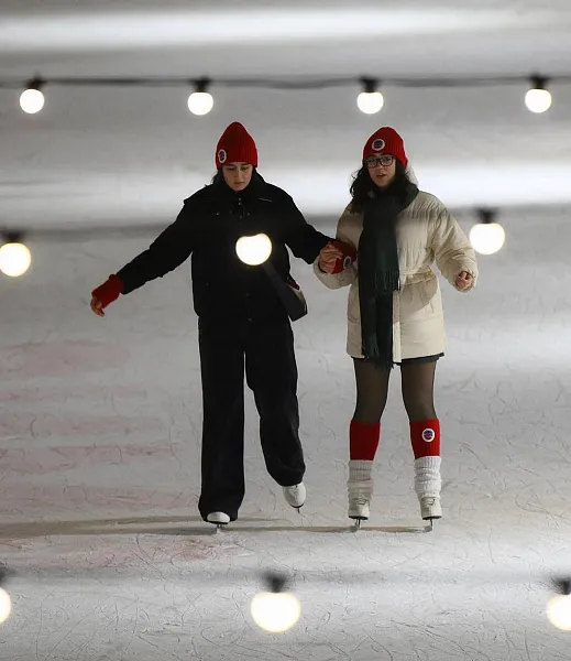 На&nbsp;Конюшенной площади в&nbsp;Петербурге открылся каток